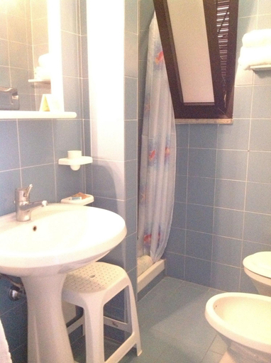 Bathroom 5, Verdemare Sardegna Uno, Cagliari