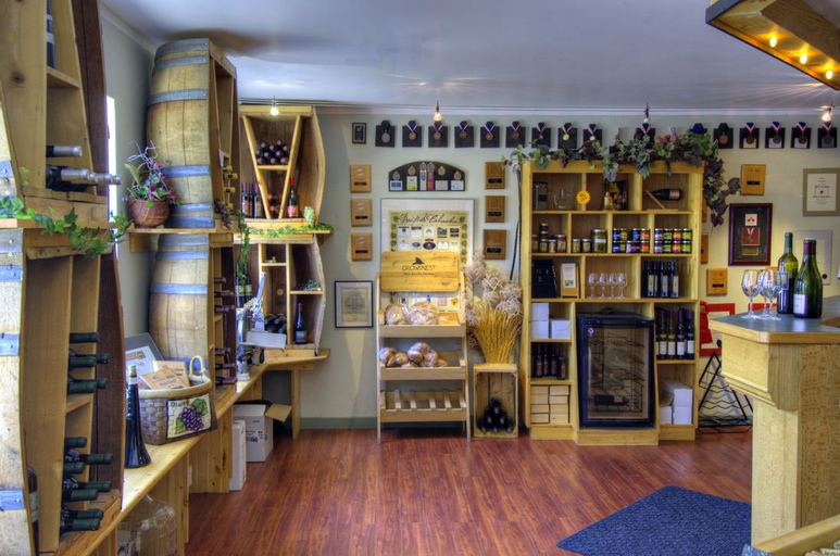 Food & Drinks 5, Crowsnest Vineyards Guesthouse, Okanagan-Similkameen
