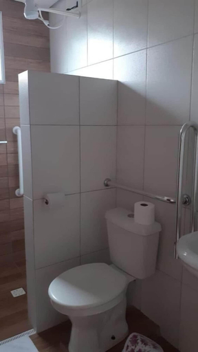 Bathroom, Pousada Parapuã, Caraguatatuba
