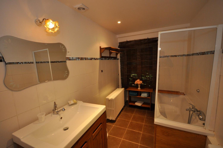 Bathroom, Hôtel L'Edgar, Jura