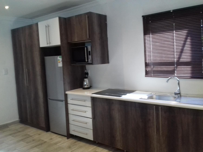 Others 5, Mayberrypark Guest Lodge, Ekurhuleni