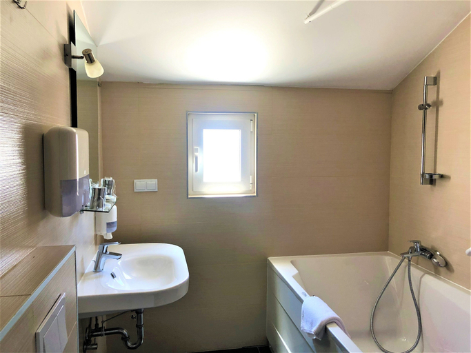 Bathroom 4, Castello Gulich, Poreč