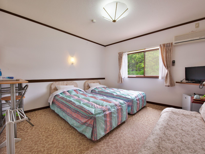 Bedroom 2, Château Le Fleur, Itō