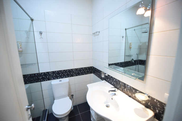 Bathroom 5, Rose Garden Hotel, Shkodrës
