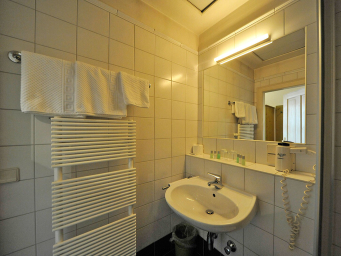 Bathroom 4, Erlebnis Post - Hotel mit EigenART, Spittal an der Drau