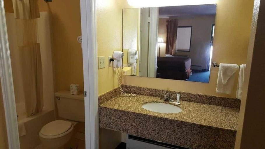 Bathroom 4, Loyalty Inn Rockingham, Richmond