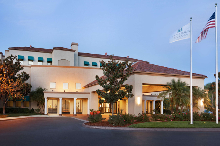 Exterior & Views 2, Embassy Suites by Hilton Temecula Valley Wine Country, Riverside