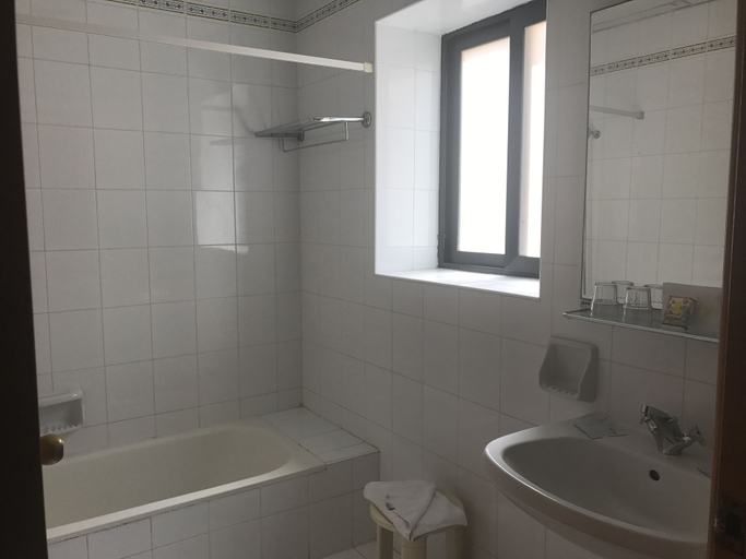 Bathroom 4, The Windsor Hotel