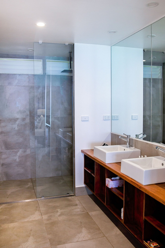Bathroom 5, Barrier Beach Resort, South East Santo