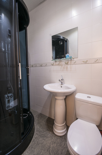 Bathroom 3, London Palace, Tbilisi
