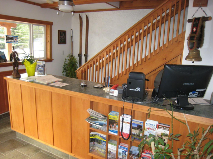 Public Area 2, Gateway Motel, East Kootenay
