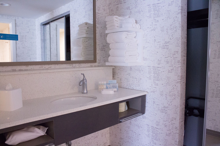 Bathroom 4, Hampton Inn & Suites Cranberry Pittsburgh, Butler
