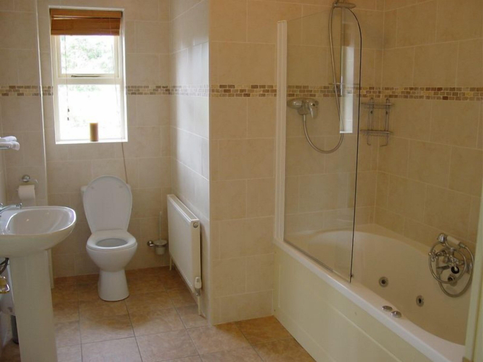 Bathroom 3, Bun Cill Athat