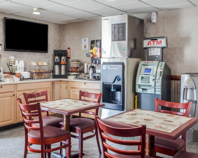 Food & Drinks 5, Rodeway Inn Jersey City North, Jersey City