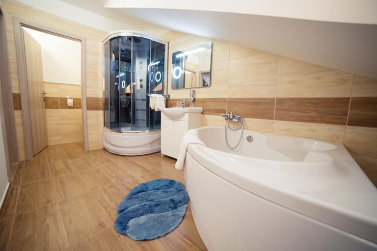 Bathroom 4, Hotel Bristol, Banská Štiavnica