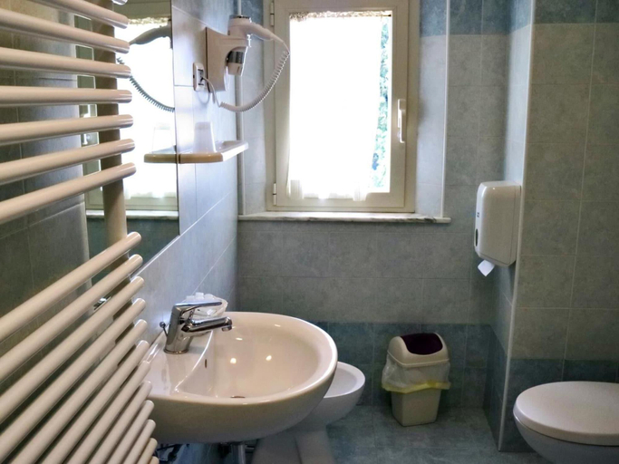 Bathroom 4, Hotel Villa del Mare, Ancona