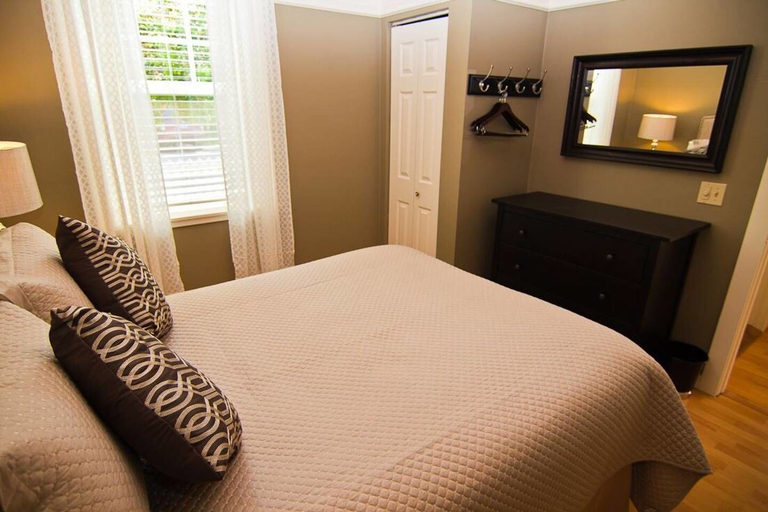 Bedroom 2, Lori Lanes 'romeo Cottage' ~ 2 Bedroom ~ Downtown, Jackson