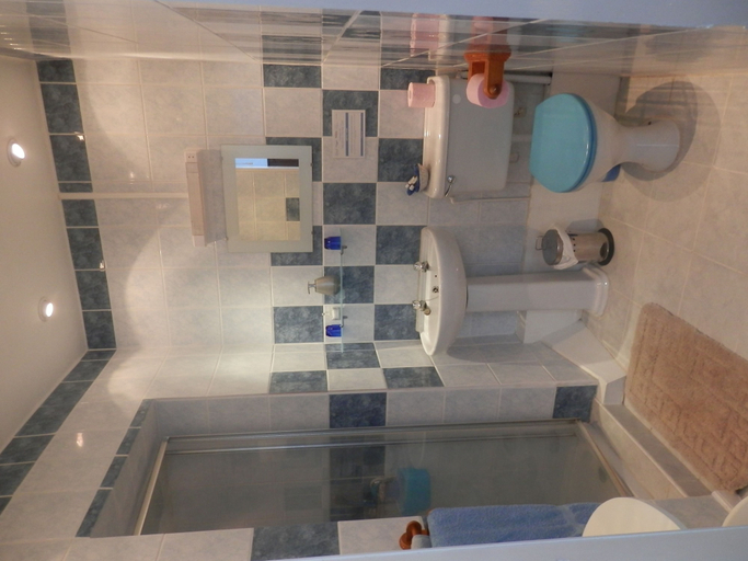 Bathroom 5, Château Ardilleux, Deux-Sèvres