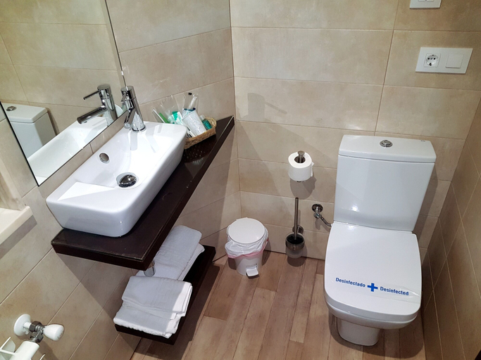 Bathroom 3, Complejo O Piñeiral, Lugo