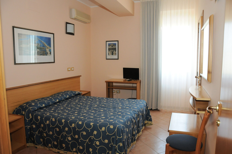 Bedroom 2, Hotel Perla, Lecce