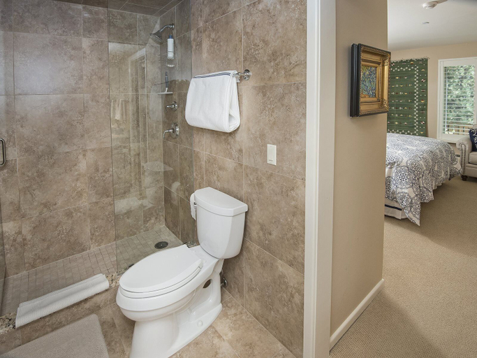 Bathroom 4, Tree Top Condo, Eagle