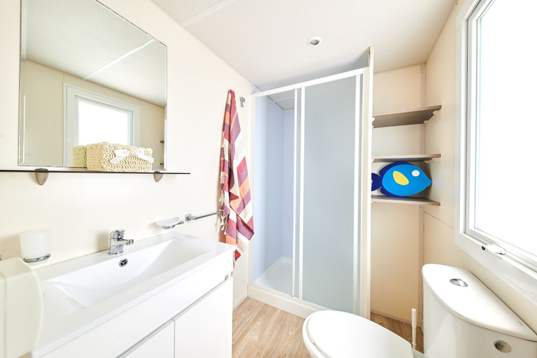 Bathroom, Camping Adria Mobile Homes Lanterna, Brtonigla