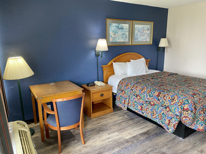 Bedroom 4, Motel 6 Marianna, FL, Jackson