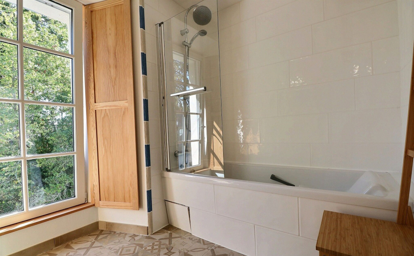 Bathroom 5, Chateau des Fontenelles, Ille-et-Vilaine