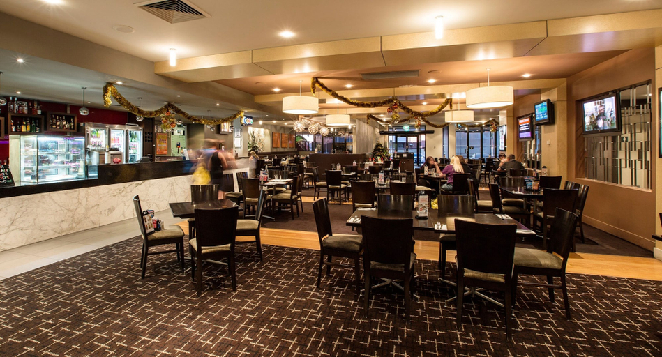 Food & Drinks 5, Nightcap at Excelsior Hotel, Whittlesea - South-West