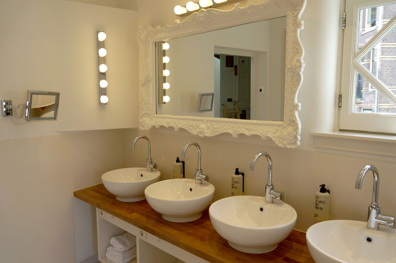 Bathroom 5, De Bedstee Boutique Capsules, Amsterdam