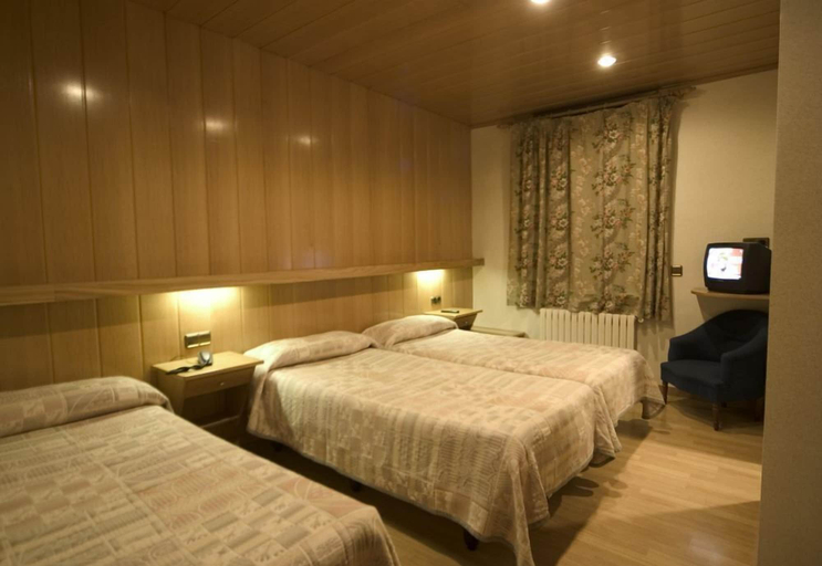 Bedroom 5, Hotel Sant Antoni, Girona