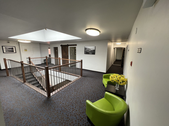 Others 5, Commercial Hotel, Division No. 11
