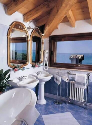 Bathroom 5, Hotel Pace, Brescia