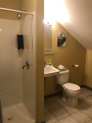 Bathroom 4, Crowsnest Vineyards Guesthouse, Okanagan-Similkameen