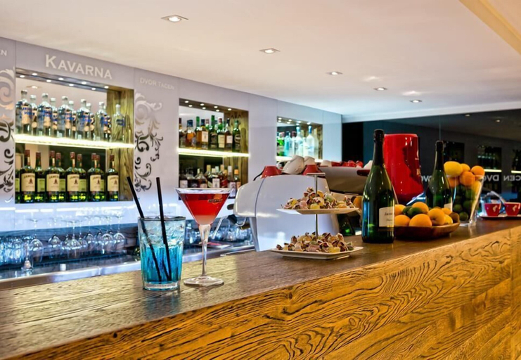 Food & Drinks 5, B&B Dvor Tacen, Ljubljana