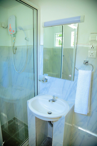 Bathroom 3, White Lodge Kandy, K.F.G. & G. Korale