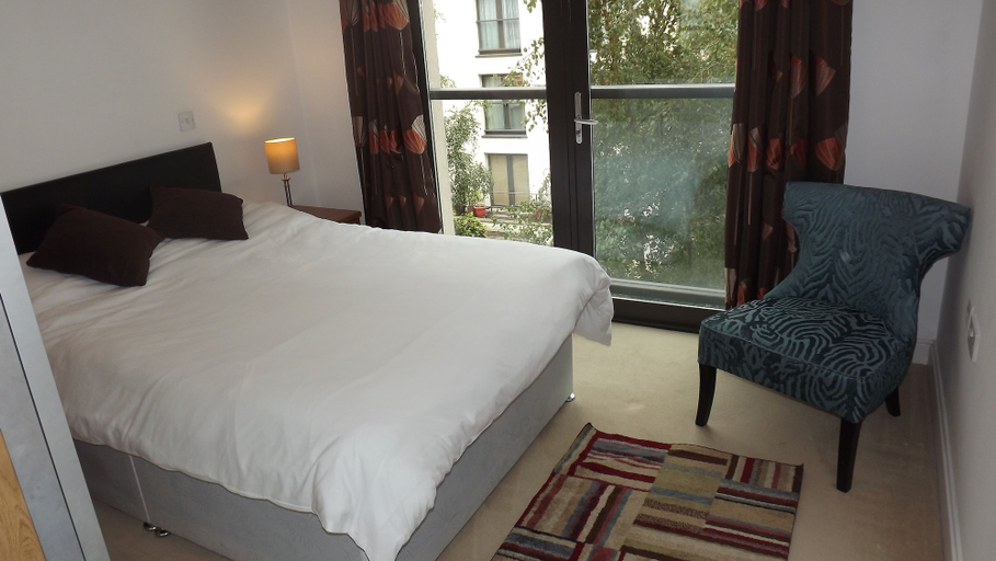 Bedroom, 55 St James Walk, Gloucestershire