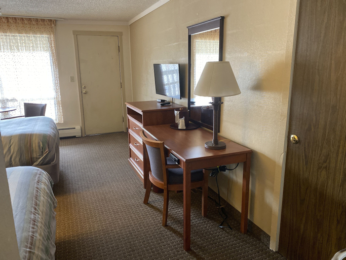 Others 4, Snowshoe Motel, Summit