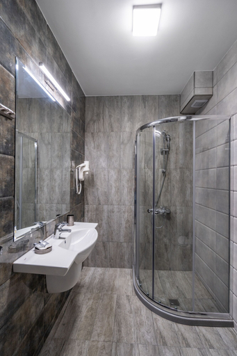 Bathroom 3, Plaza Hotel, Maritsa