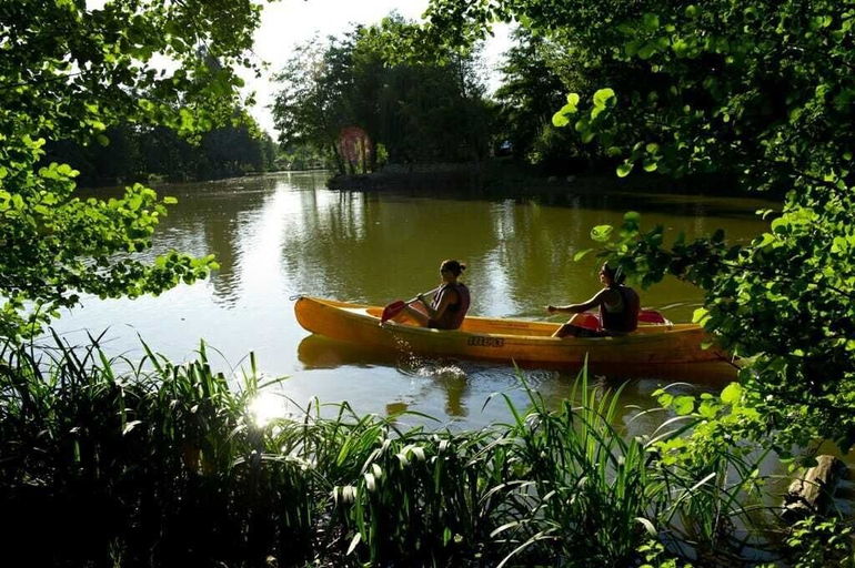 Others 5, Camping Les Lacs de Courtes - Chalets, Gers