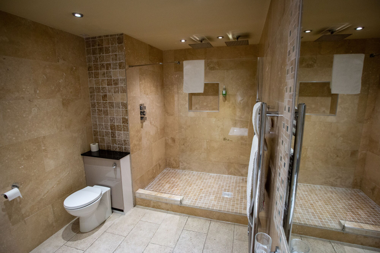 Bathroom 3, The Crown Hotel Bawtry, Doncaster, Nottinghamshire