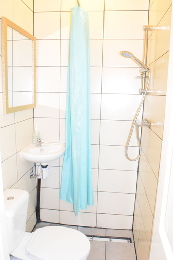 Bathroom 3, Regent Guest House Burnley, Lancashire