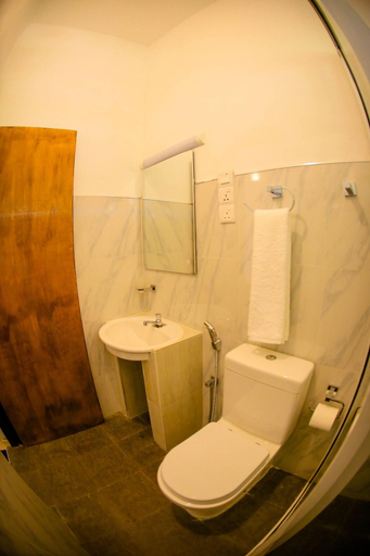Bathroom 4, White Lodge Kandy, K.F.G. & G. Korale