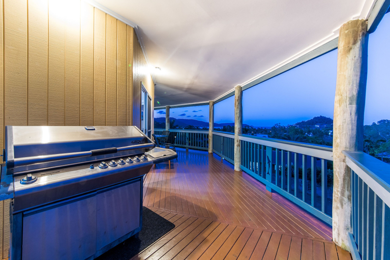 Sport & Beauty, Sunset Escape - Cannonvale, Whitsunday