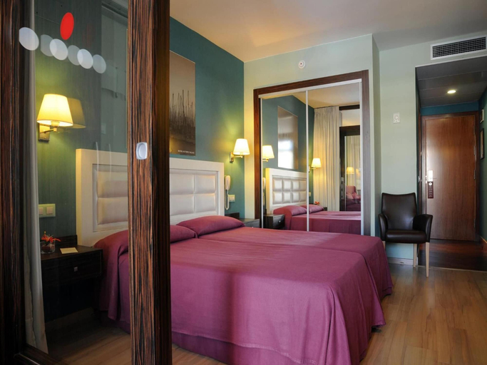 Bedroom 3, Evenia Olympic Palace, Girona