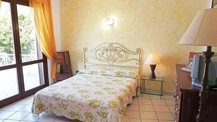 Bedroom 2, Villa Paola, Salerno