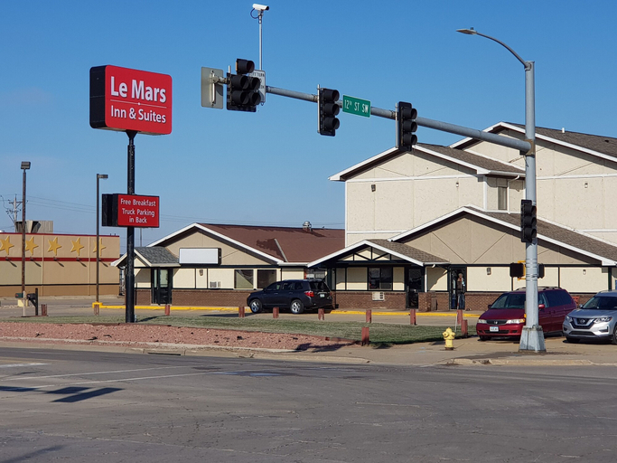 Exterior & Views 2, Le Mars Inn & Suites, Plymouth