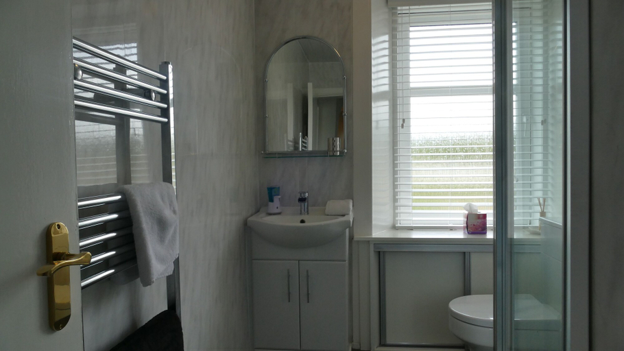 Bathroom, Riverside Apartments, South Lanarkshire