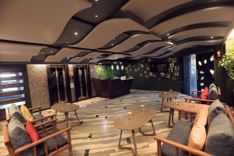 Food & Drinks 5, Humming Bird Hotel & Banquet, Anand