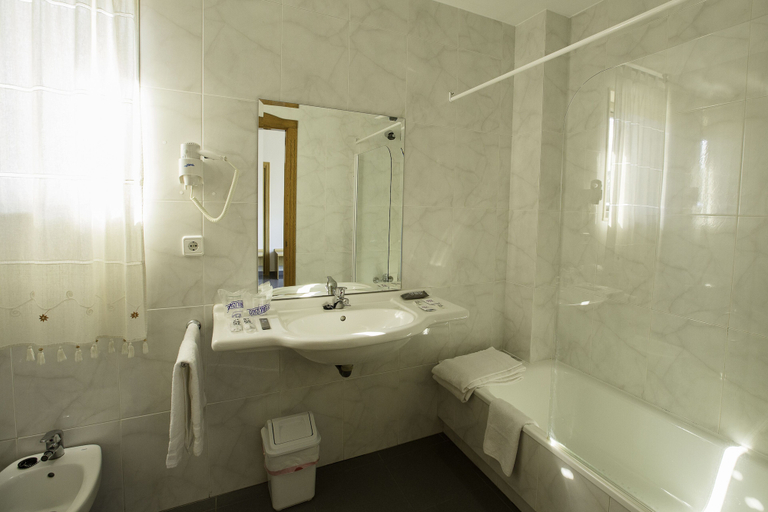 Bathroom 4, Hotel Brisa da Lanzada, Pontevedra